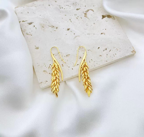 Brass-plated simple trend earrings