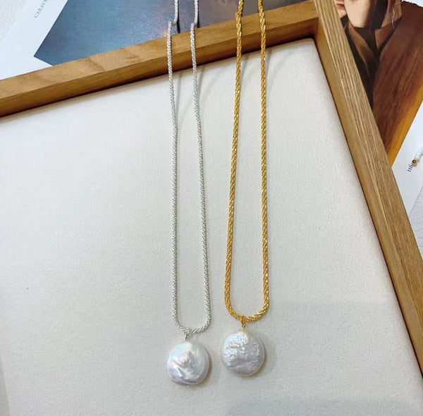 Italian vintage sparkling Baroque button pearl necklace niche premium sense light luxury choker collarbone chain