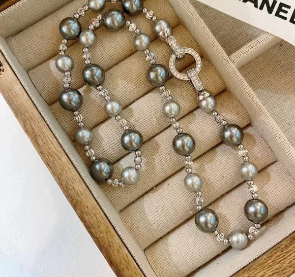 Silver gray Tahiti pearl necklace